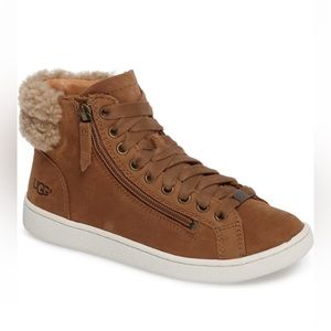 UGGS - Women’s Sz 6.5 Genuine Shearling Cuff Sneakers.